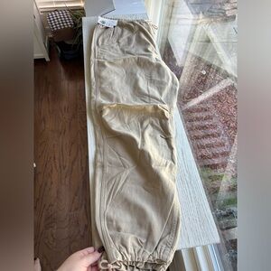 Aritzia TNA Cargo pants NWT; XL